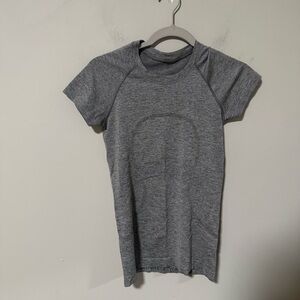 Lululemon Swiftly Tech Short Sleeve Size 4 Grey